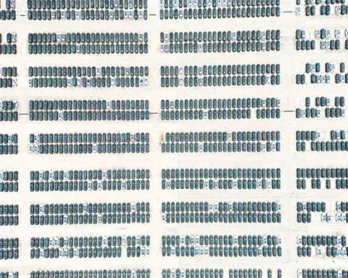 贺斯醒来找不到姜茶一阵失落，还冰冷的赶走连倩